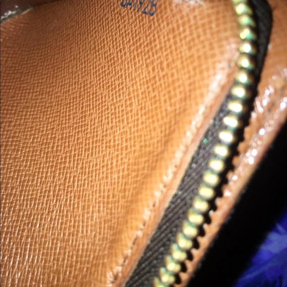 SOLDAuth Louis Vuitton Zippy Wallet/Organizer - Picture 7 of 10